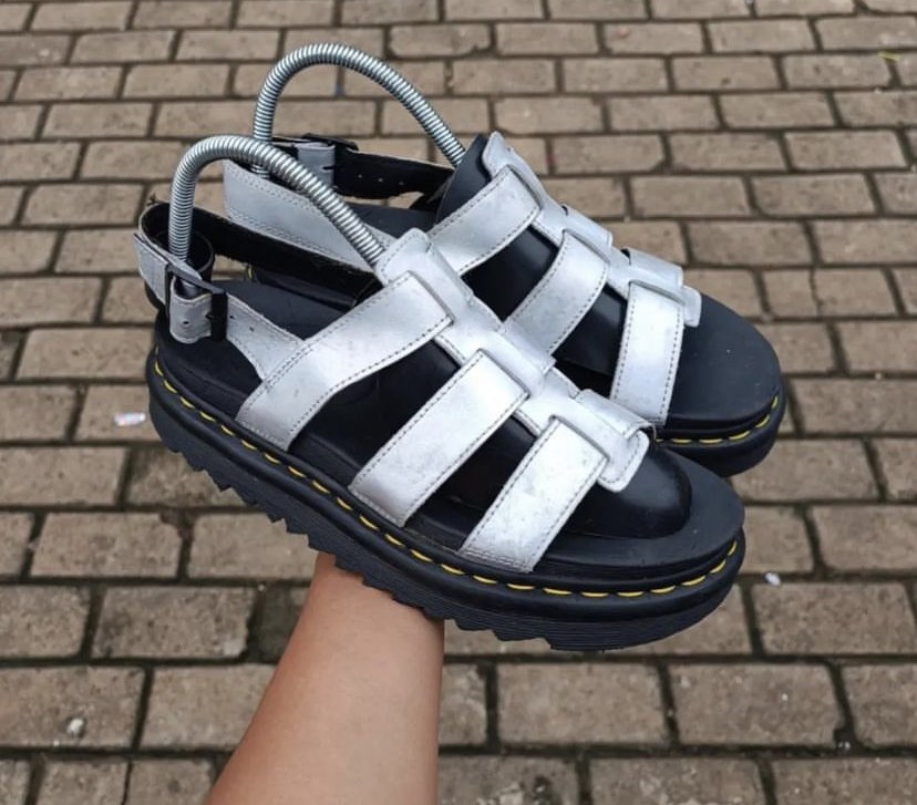 Dr. Martens Docmart Sandals YELENA IM Fesyen Wanita Sepatu di Carousell