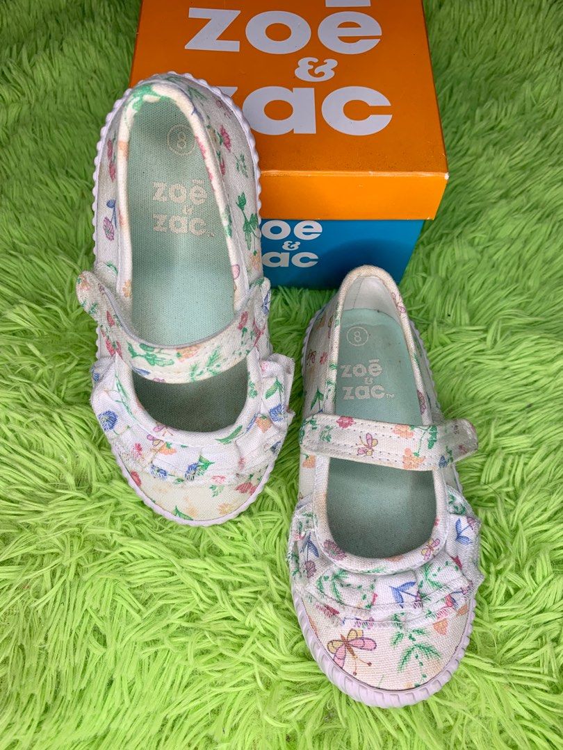 ELISSE RUFFLE BABY SHOES (Category: Babies & Kids Fashion) located in Pasig City. Submitted by KnEOnlineShop (Listing ID 1216597539, Image 1). Description: ZOE & ZAC Used like new Bought at payless Size: 18cm Ages: 1-3y/o With box.