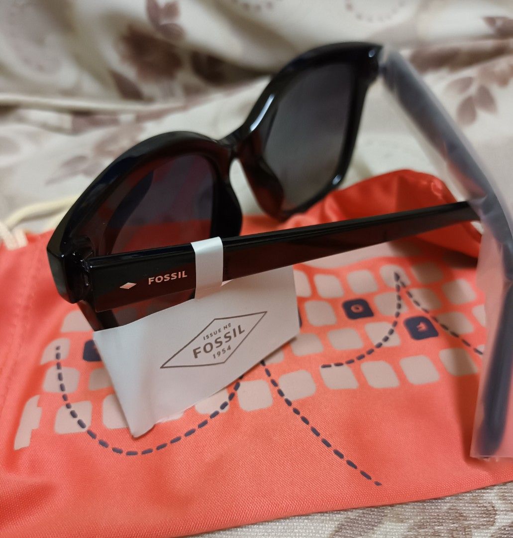 Fossil Original Sunglasses for Women, Women's Fashion, Watches &  Accessories, Sunglasses & Eyewear on Carousell