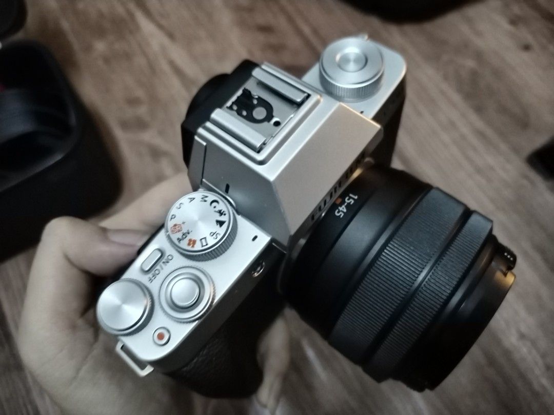 Fujifilm XT200 (MIRRORLESS CAMERA), Photography, Cameras on Carousell