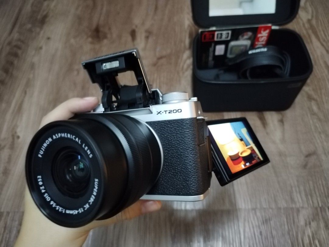 Fujifilm XT200 (MIRRORLESS CAMERA), Photography, Cameras on Carousell