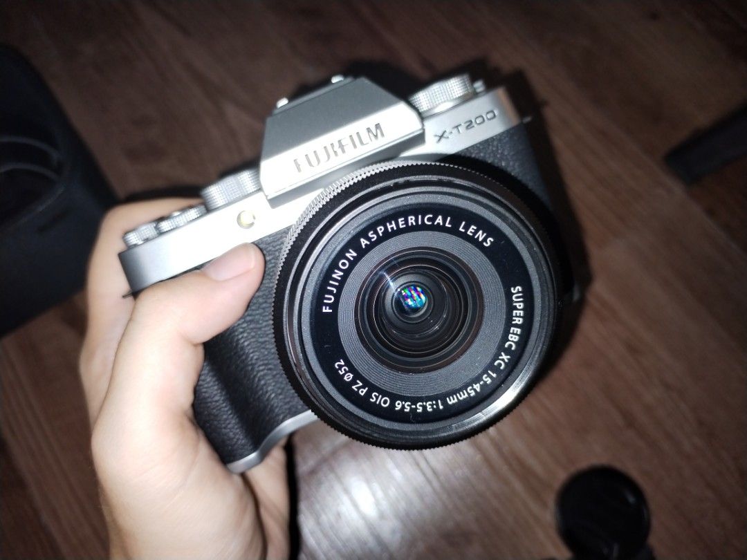 Fujifilm XT200 (MIRRORLESS CAMERA), Photography, Cameras on Carousell