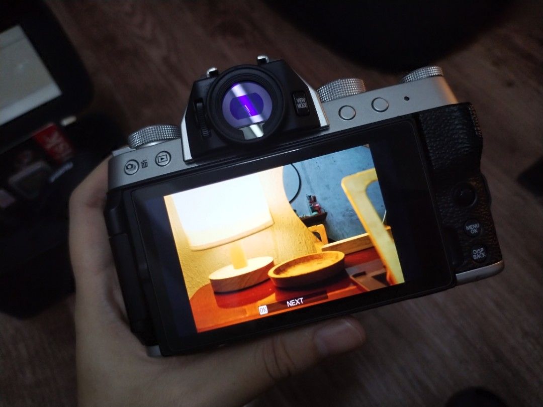 Fujifilm XT200 (MIRRORLESS CAMERA), Photography, Cameras on Carousell