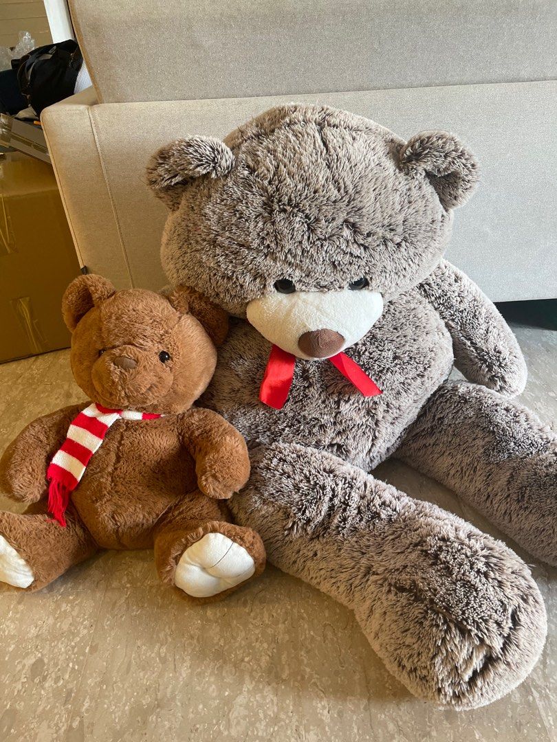 giant teddy bear