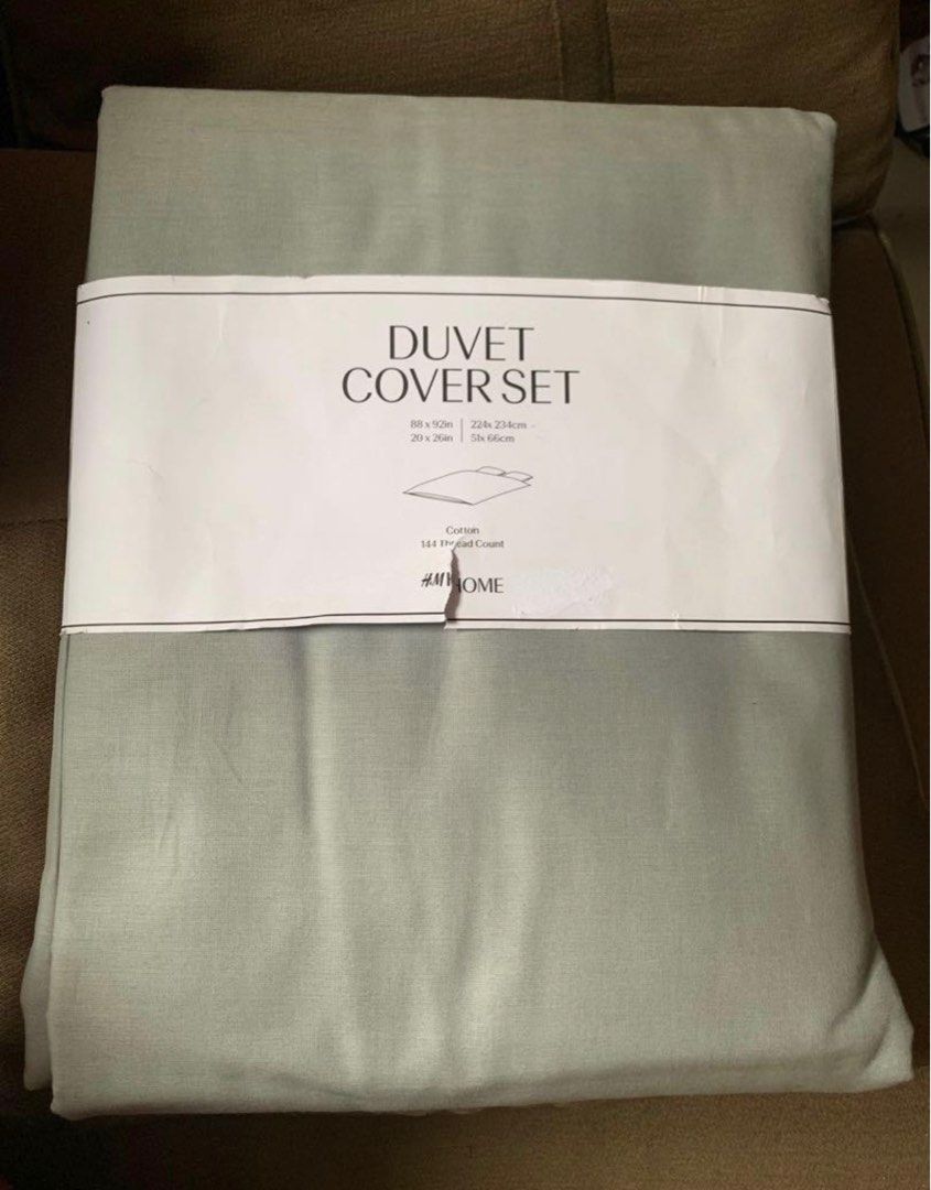 H&M DUVET COMFORTER COVER SET QUEEN SIZE (Category: Bedding & Towels) located in Cavite. Submitted by 4ckids (Listing ID 1216491523, Image 2). Description: 1 duvet cover queen size 2 pillow cases Bdo or gcash Shopee checkout shipping.