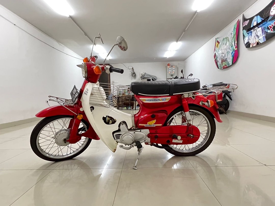 Honda C70 Original 3Speed koleksi pribadi, Motor di Carousell