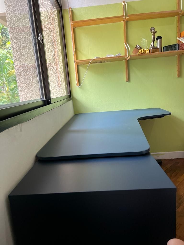 Ikea desk similar to Bekant can be sold as a pack with chair+drawer