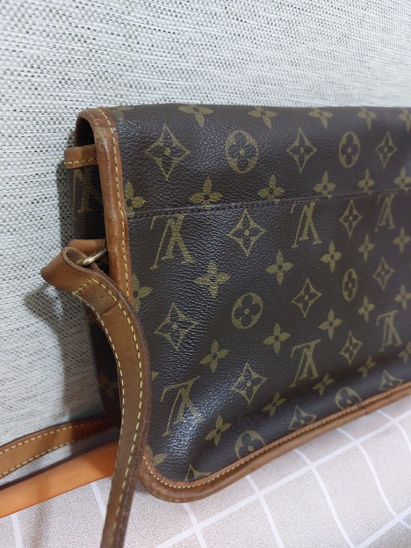 LOUIS VUITTON Gibeciere MM