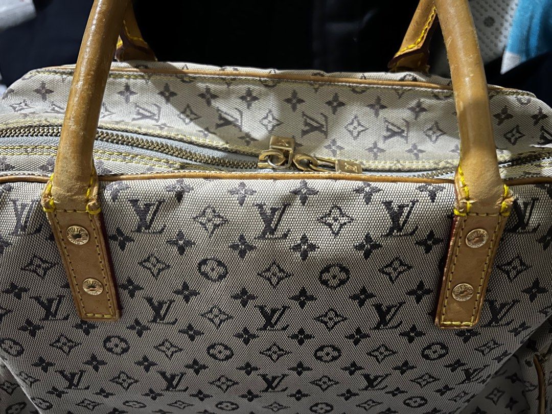 Original LV Mini Lin Marie Handbag (Category: Luxury Bags & Wallets) located in Bulacan. Submitted by damuho31 (Listing ID 1216588050, Image 3). Description: 💯authentic from Japan auction LV Monogram Mini Lin Marie Issue: handle, see image (can still be use) 0927-5939597.