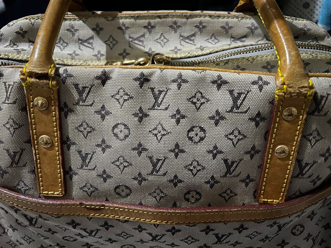 Original LV Mini Lin Marie Handbag (Category: Luxury Bags & Wallets) located in Bulacan. Submitted by damuho31 (Listing ID 1216588050, Image 2). Description: 💯authentic from Japan auction LV Monogram Mini Lin Marie Issue: handle, see image (can still be use) 0927-5939597.