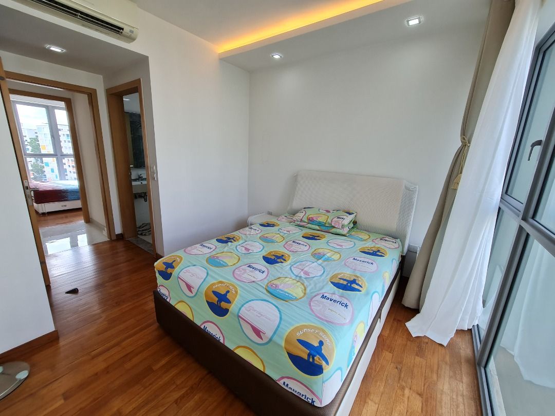 Master Bedroom with Attached Toilet 5 mins to Canberra MRT, Property