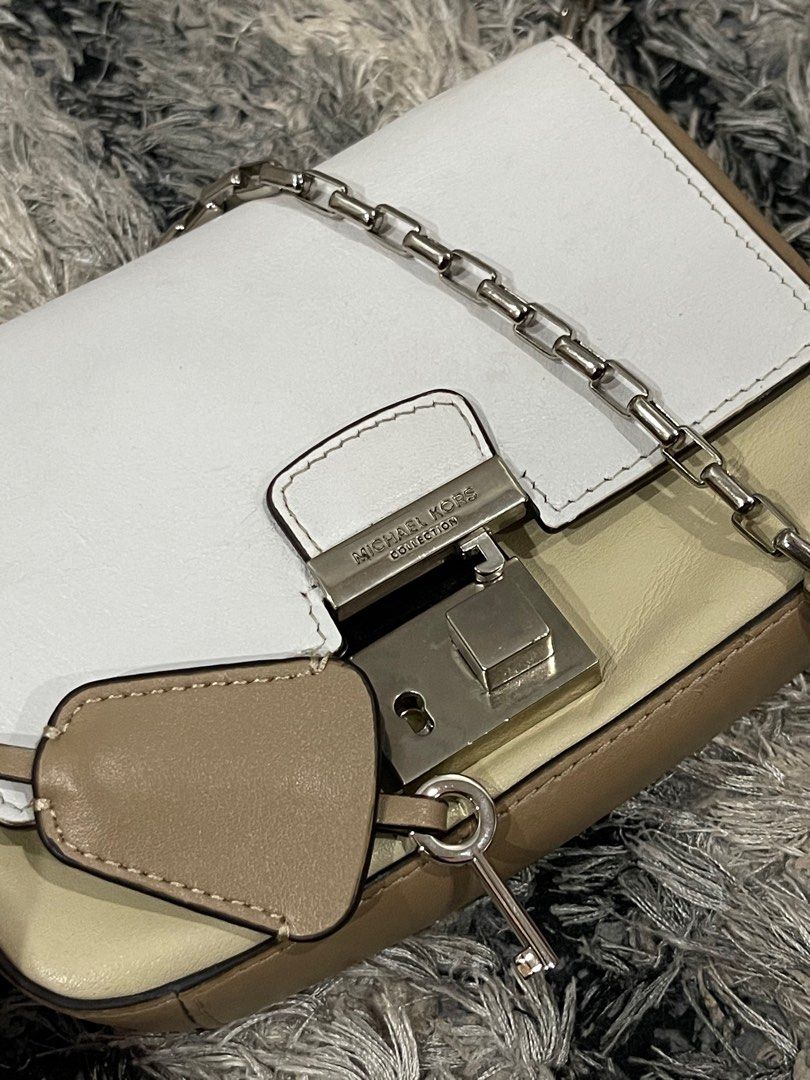 Michael kors hot sale chain strap purse