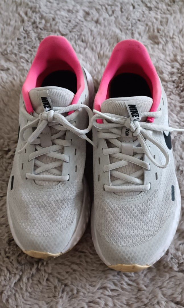 NIKE Revolution 5 GS Kids Sports Shoes SIZE UK4.5 US 5Y EU37.5