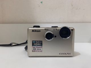 Nikon Coolpix  S1100pj with built-in Projector