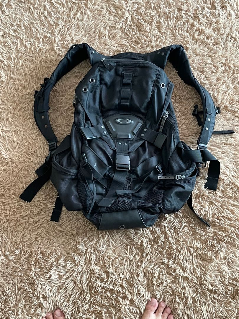 Oakley icon 3 tactical backpack, Men's Fashion, Bags, Backpacks on Carousell