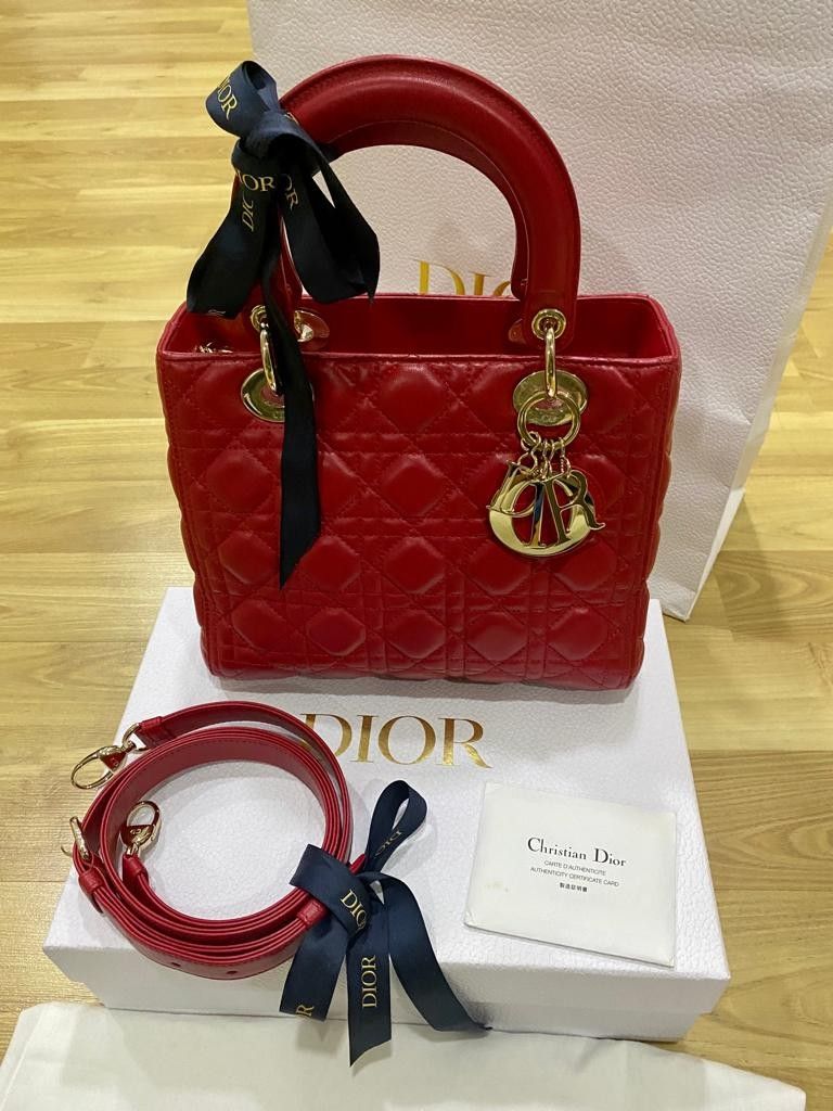 Dior medium deals size