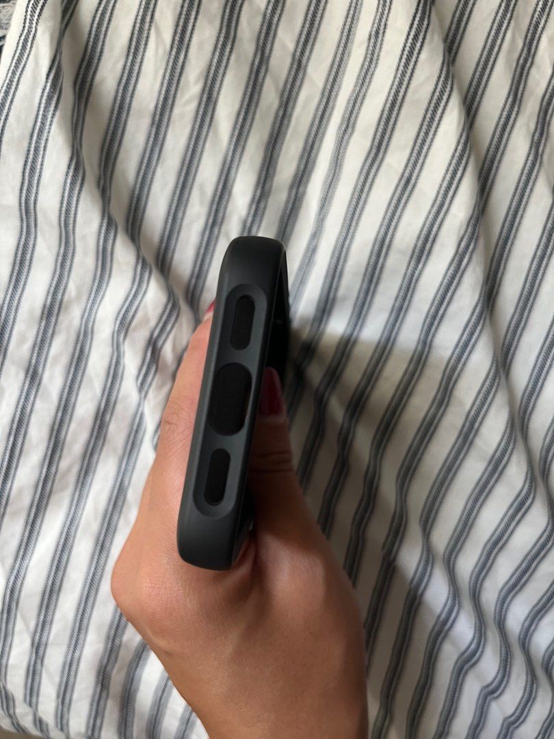 Quad lock iPhone 13 mini no box, Mobile Phones & Gadgets, Mobile