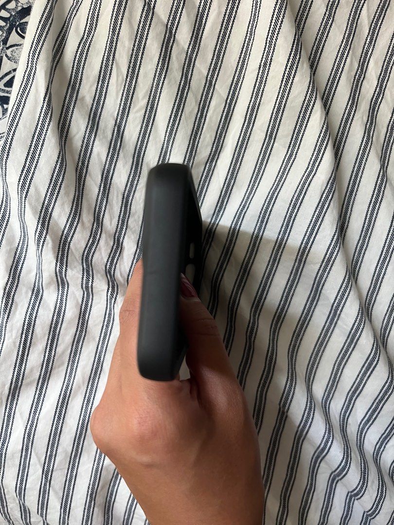 Quad lock iPhone 13 mini no box, Mobile Phones & Gadgets, Mobile