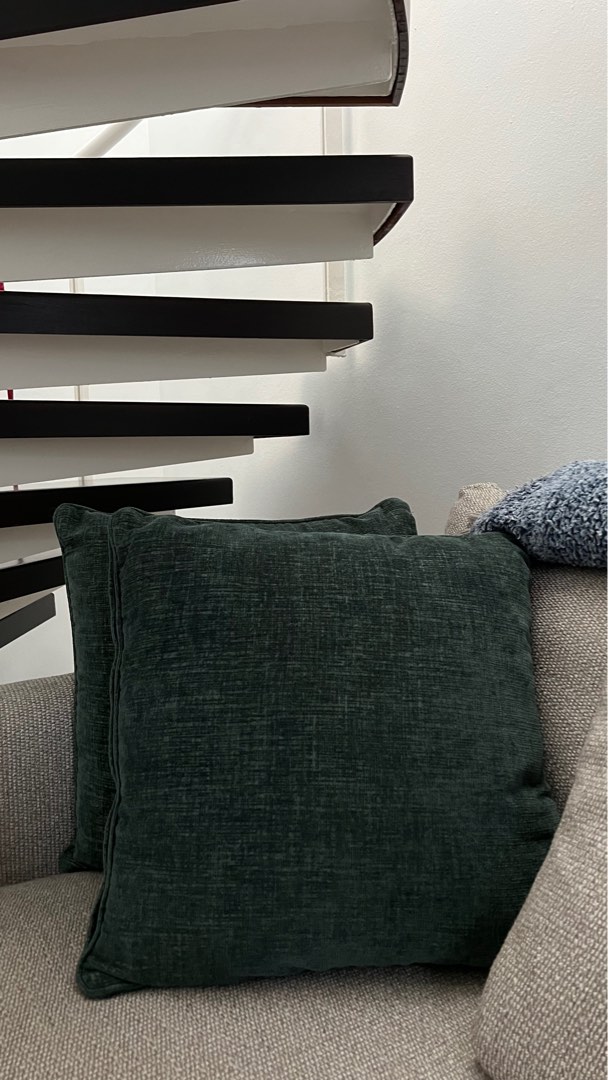green cushions