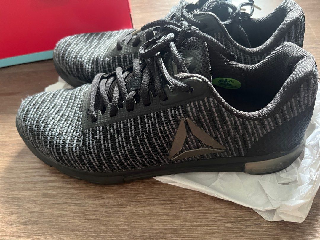 Reebok all hotsell black sneakers