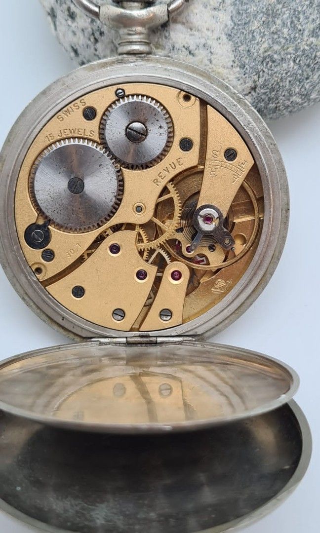 Revue pocket watch outlet