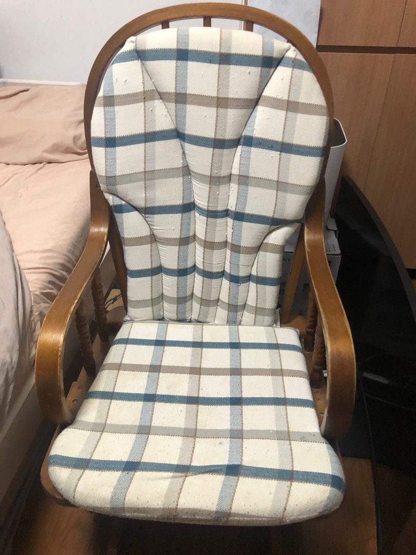 FREE Rocking/Nursing Chair, 傢俬＆家居, 傢俬, 椅子 Carousell