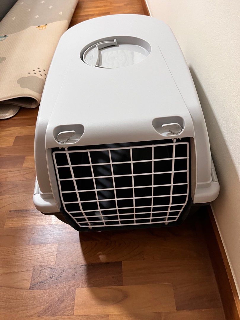 Savic Dog Crate, Pet Supplies, Homes & Other Pet Accessories on Carousell