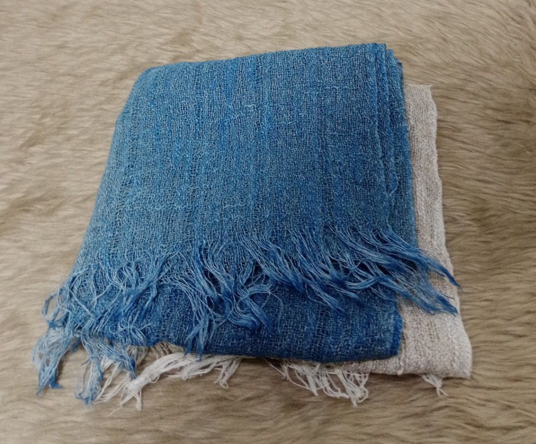 2Tone Scarf From Japan (Category: Luxury Accessories) located in Caloocan City. Submitted by sassypurchased (Listing ID 1216535331, Image 3). Description: 2Tone Scarf from Japan 199 Good condition No discoloration, reflection lang po ng lights ang nasa pic. From Japan Preloved Shop NOT UKAY SOURCE Measurements: H-58 L-15 inches approx We accept credit/ debit card payment online or in-store Installment available via Atome and Home Credit DETAILS A