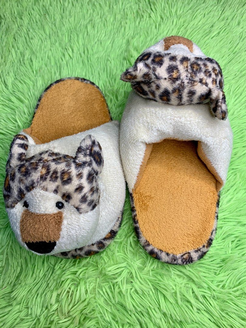 TIGER SLEEPWEAR SHOES (Category: Babies & Kids Fashion) located in Pasig City. Submitted by KnEOnlineShop (Listing ID 1216576109, Image 3). Description: Second hand Slightly used Size: 21cm Ages: 2-3.
