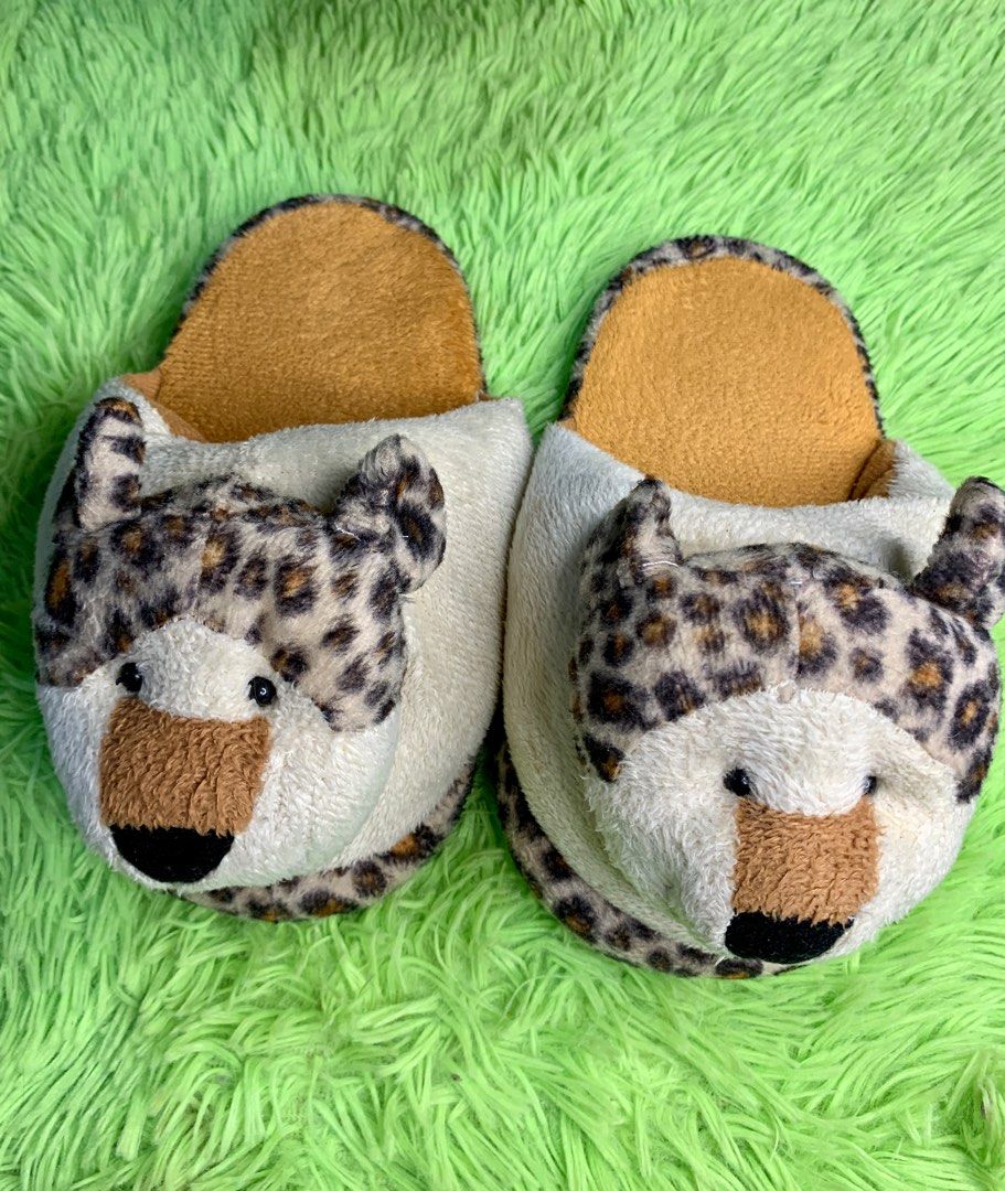 TIGER SLEEPWEAR SHOES (Category: Babies & Kids Fashion) located in Pasig City. Submitted by KnEOnlineShop (Listing ID 1216576109, Image 2). Description: Second hand Slightly used Size: 21cm Ages: 2-3.