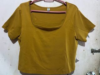 UNIQLO SQUARE NECK SHORT SLEEVE CROPPED T-SHIRT