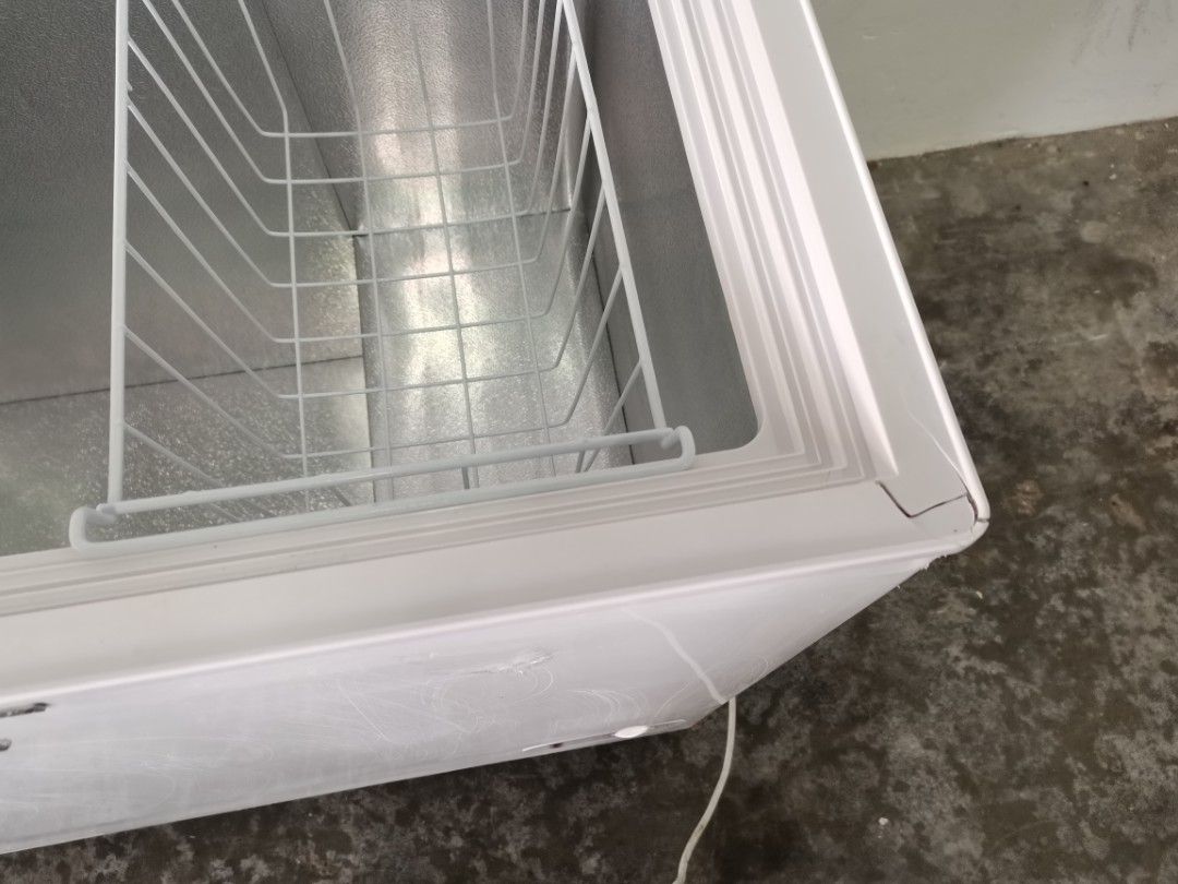 Used chest freezer 200L, TV & Home Appliances, Kitchen Appliances