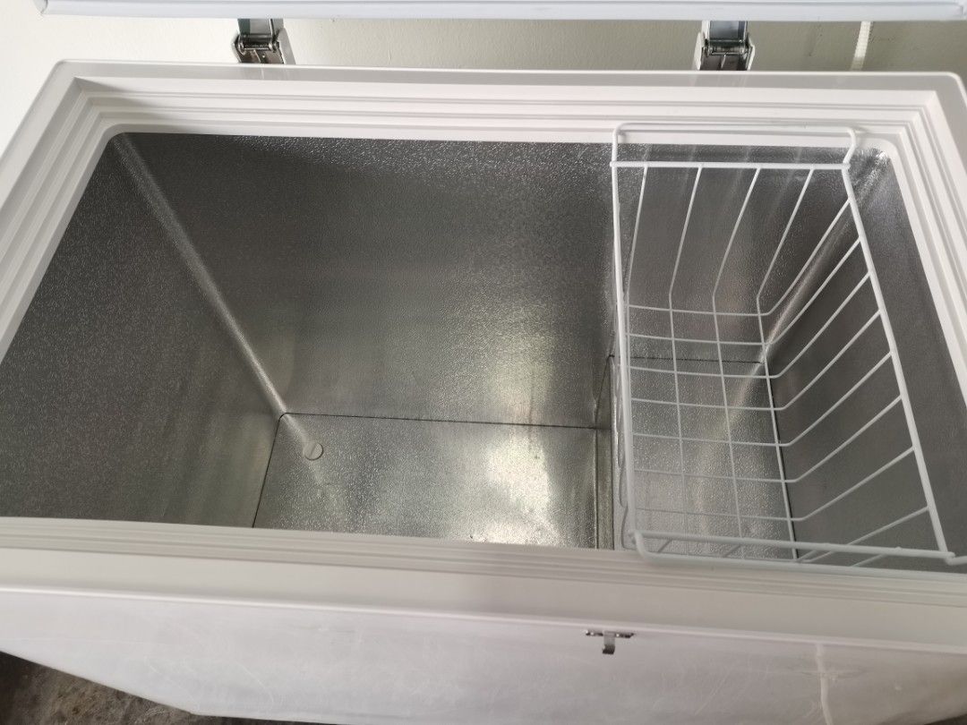 Used chest freezer 200L, TV & Home Appliances, Kitchen Appliances