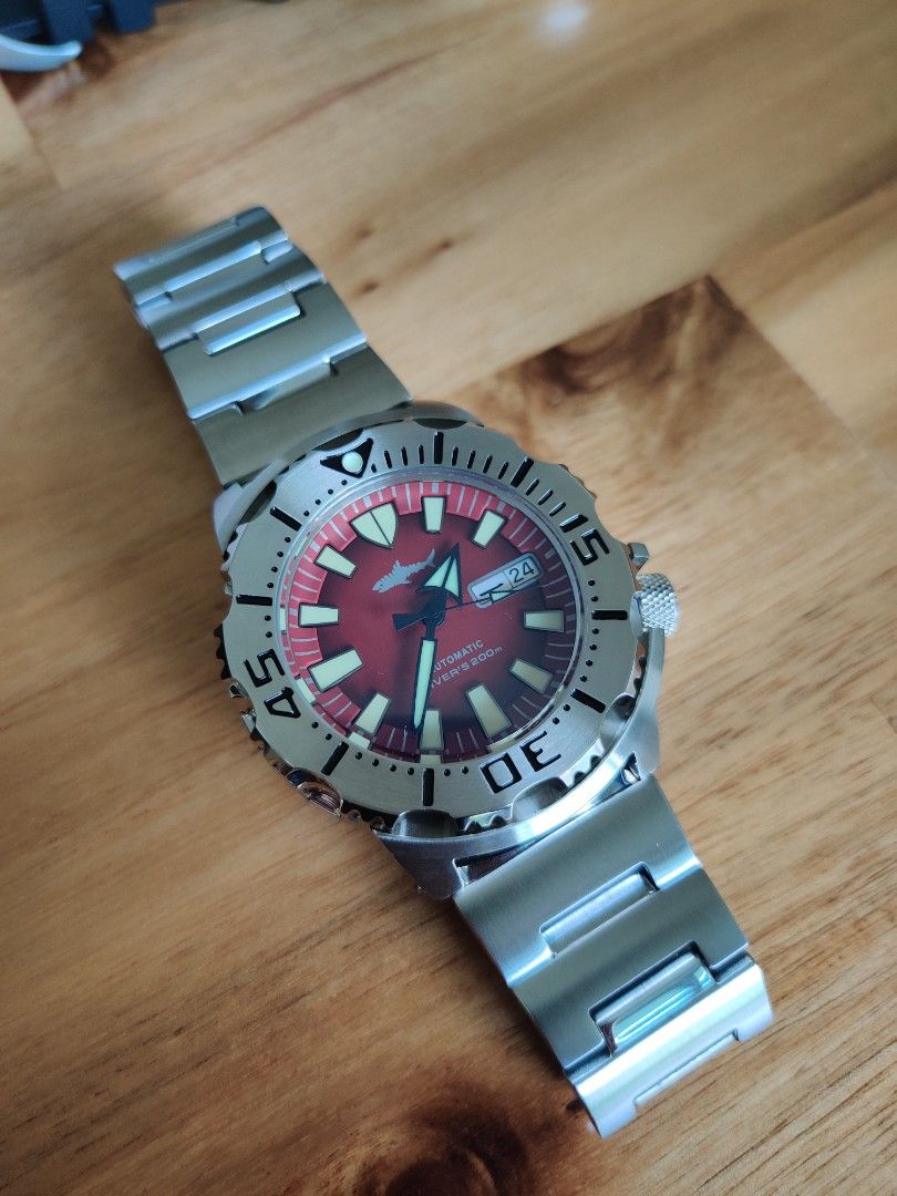 V2 Heimdallr Sharkey Ocean Monster Watch Red Men s Fashion