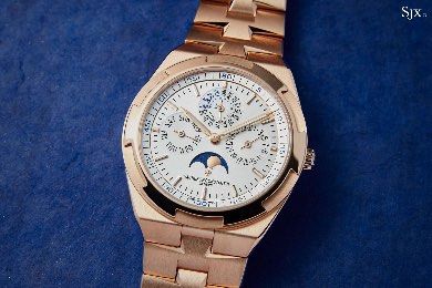 Vacheron Constantin OVERSEAS PERPETUAL CALENDAR ULTRA-THIN (Category: Watches) located in Singapore. Submitted by dealerhand68 (Listing ID 1216650273, Image 2). Description: 4300v/120r-b064 Full box set. This 18K pink gold watch elegantly combines a Fine Watchmaking complication with a sporty aesthetic. At just 8.10 millimeters thick, it houses an ultra-slim perpetual calendar which will display the correct date until 2100. A moon phase with a st