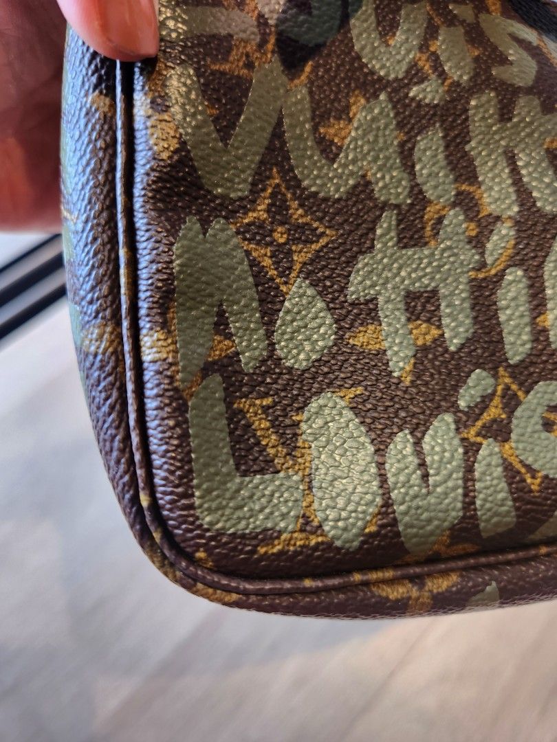 Vintage Louis Vuitton x Stephen Sprouse Pochette Accessories Khaki Gra –  Velvessa