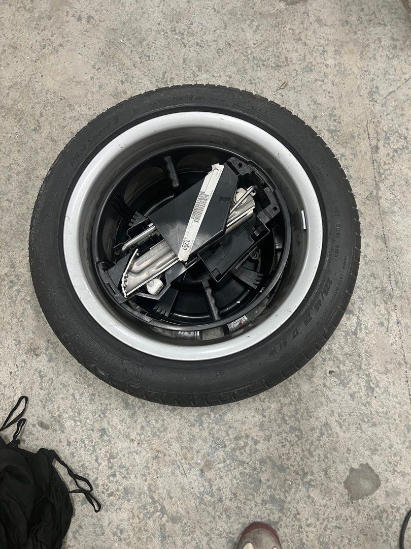 W204 coupe spare rim and tyre behind boot space., Car Accessories