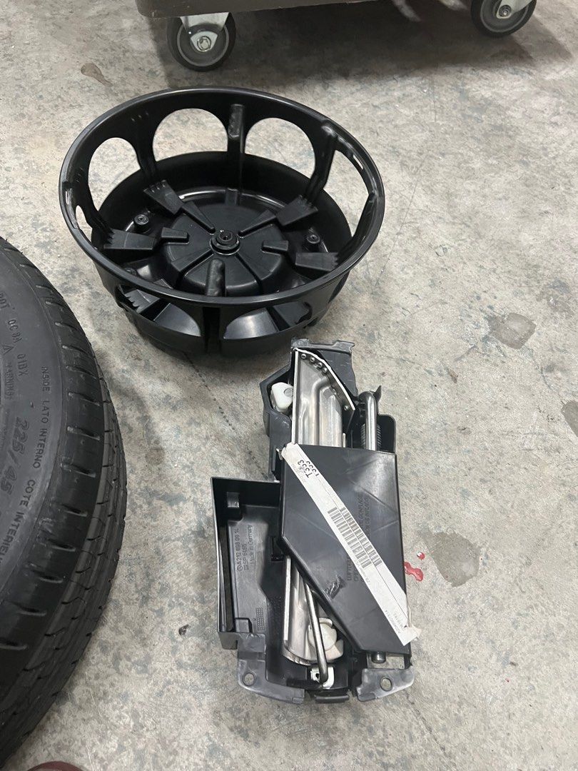 W204 coupe spare rim and tyre behind boot space., Car Accessories