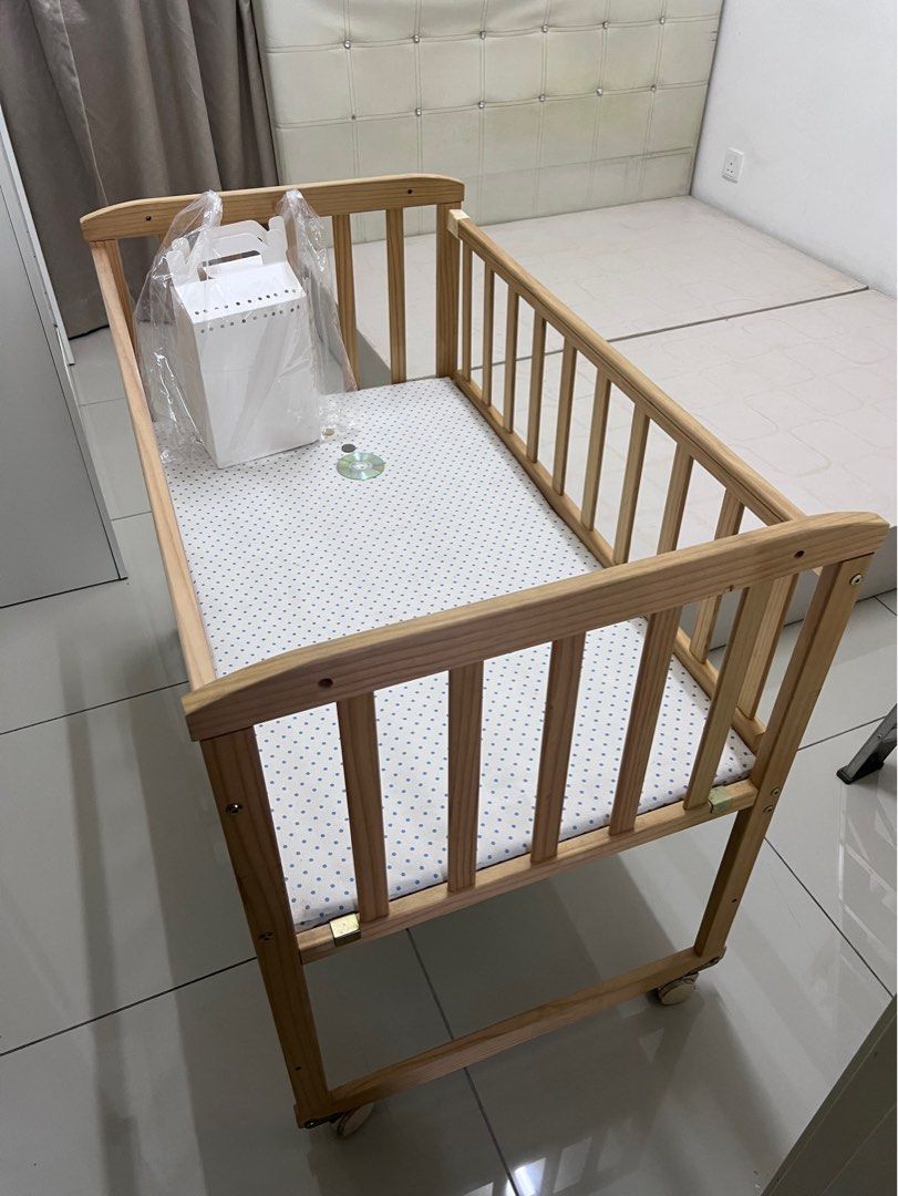 Baby cot with wheels clearance