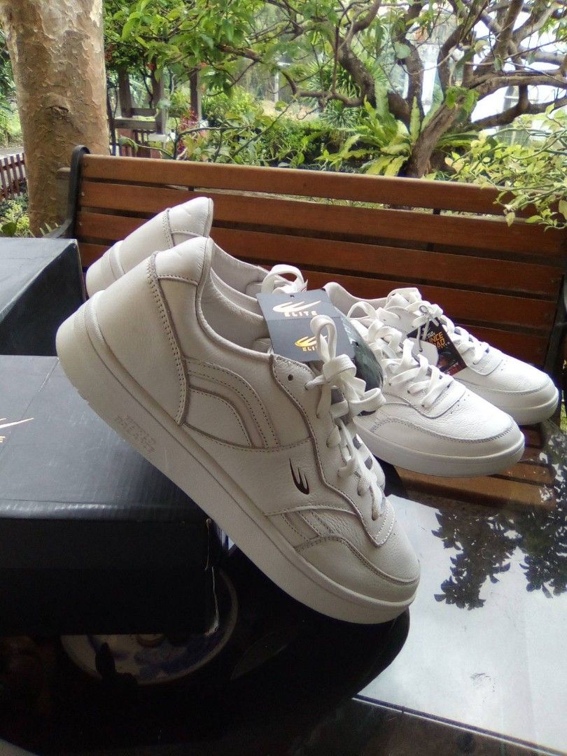 World balance discount leather shoes