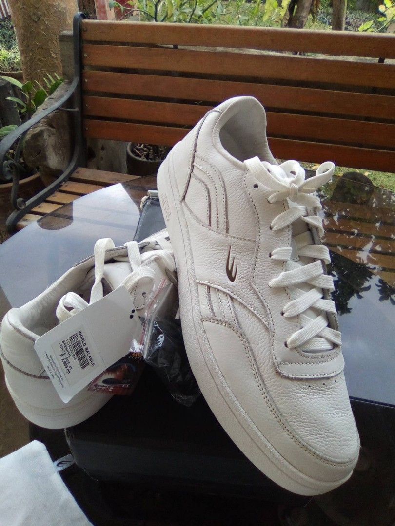 World balance discount white leather shoes