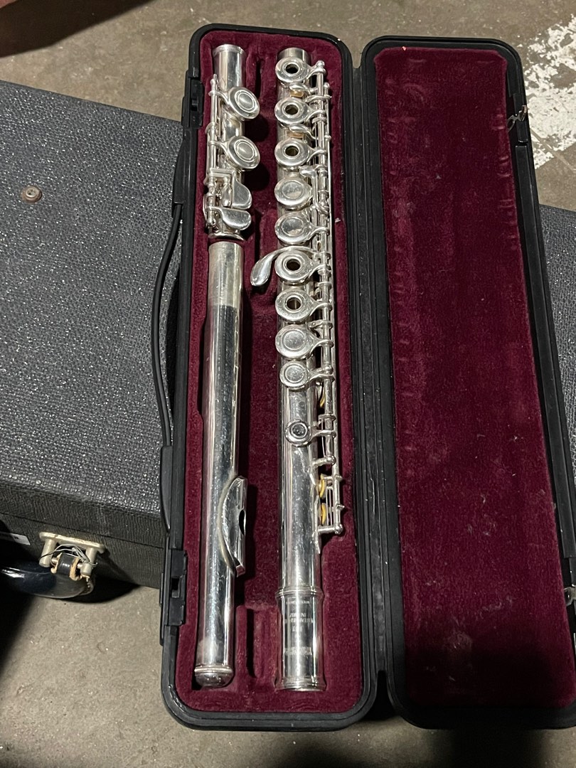 Yamaha 381 flute, Hobbies & Toys, Music & Media, Musical Instruments on