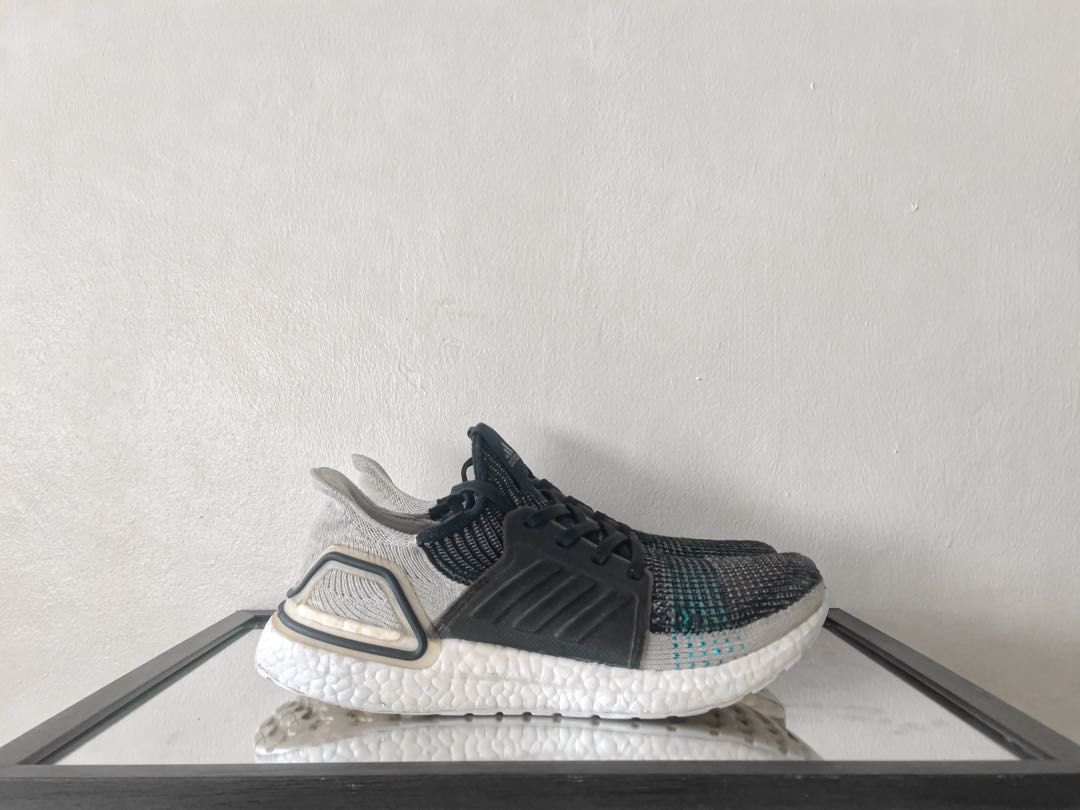 Adidas ultra boost core black  grey six  shock cyan top