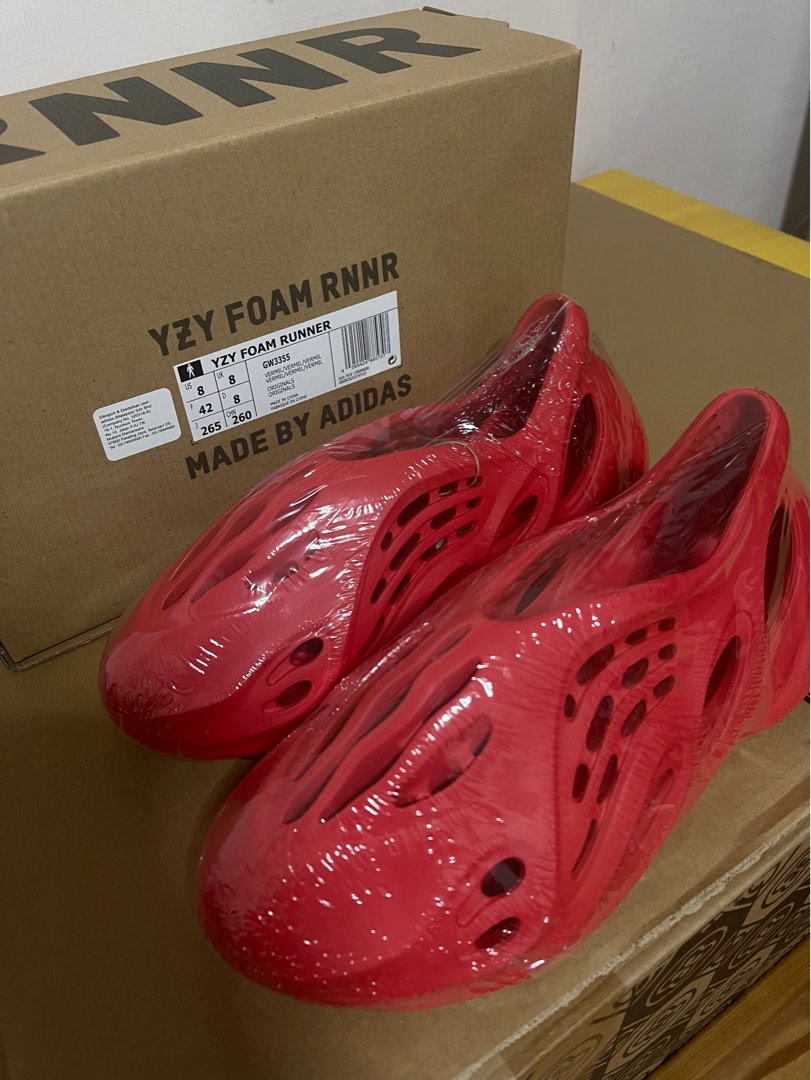 adidas yeezy foam rnnr red