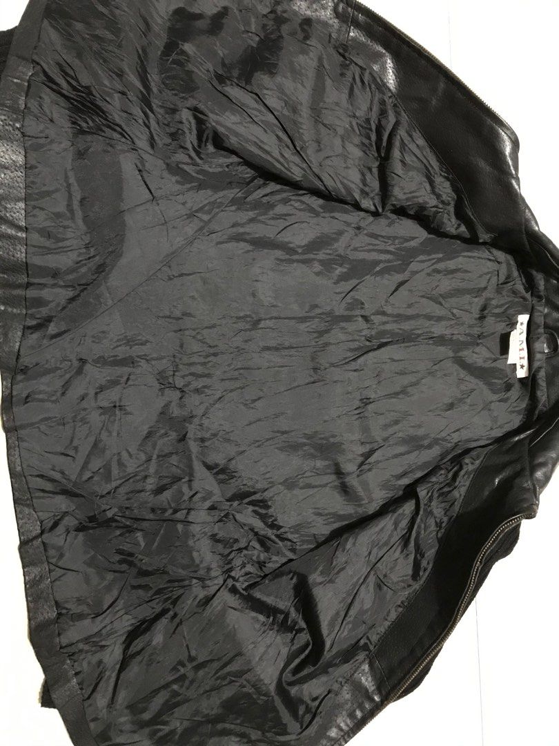 Ami black leather knit sleeve jacket (Category: Coats, Jackets and Outerwear) located in San Pedro. Submitted by ziamiel (Listing ID 1216776262, Image 3). Description: Width 18” Length 22.5 Small on tag Condition:excellent Color rate:10/10 Location:San Pedro laguna Mop:gcash or bdo Mod:j&t or lalamove only.