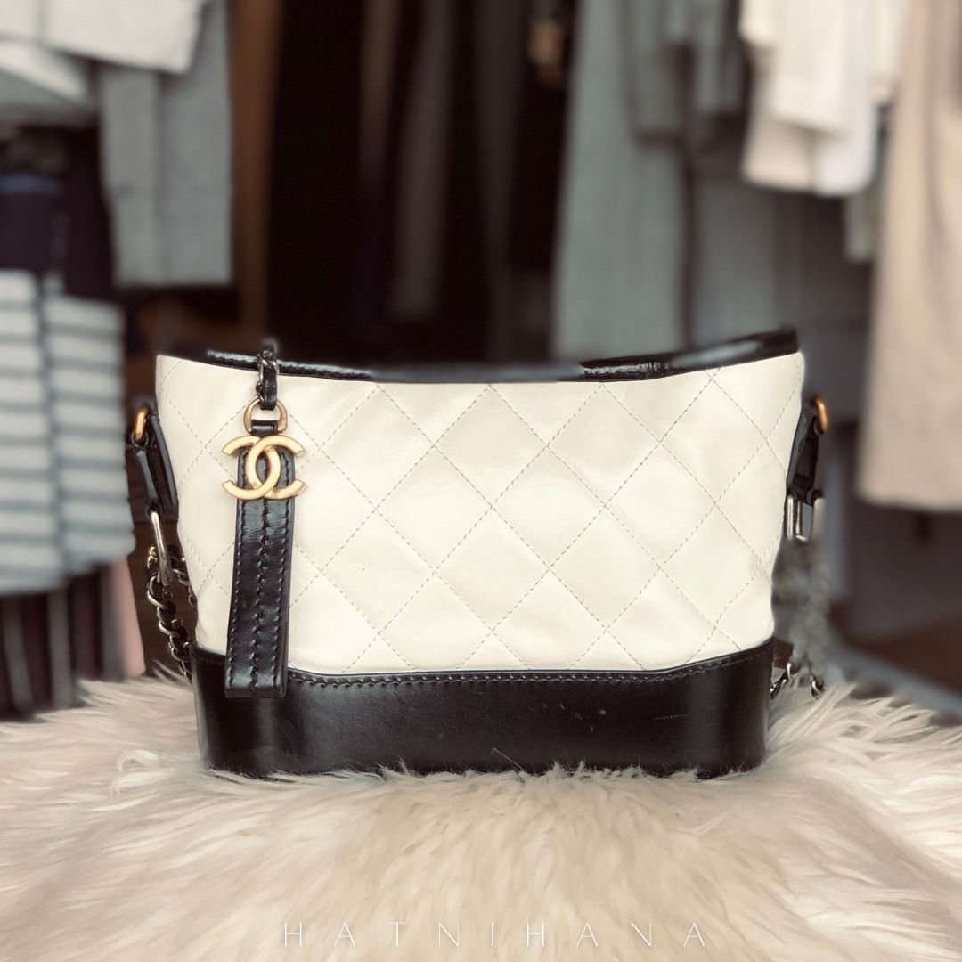 Authentic Chanel White Chevron Small Gabrielle Hobo Bag, Luxury, Bags &  Wallets on Carousell