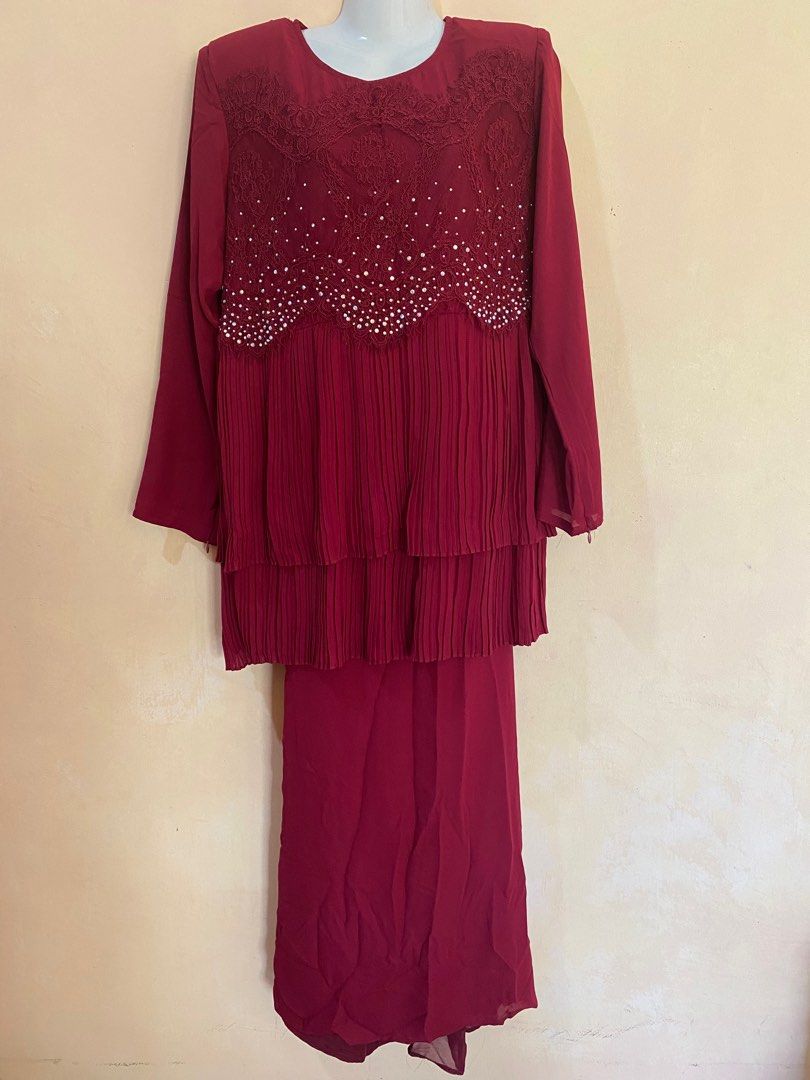 CARYAZARA KURUNG (Category: Baju Kurung & sets) located in Dungun. Submitted by ira_rahim (Listing ID 1216707086, Image 1). Description: CARYAZARA KURUNG PAKAI SEKALI SAHAJA SAIZ: 44 (Bahu: 16, Dada: 42) PLEATED & FULLY LINING & LACE & BEADS SELL PRICE: RM100.