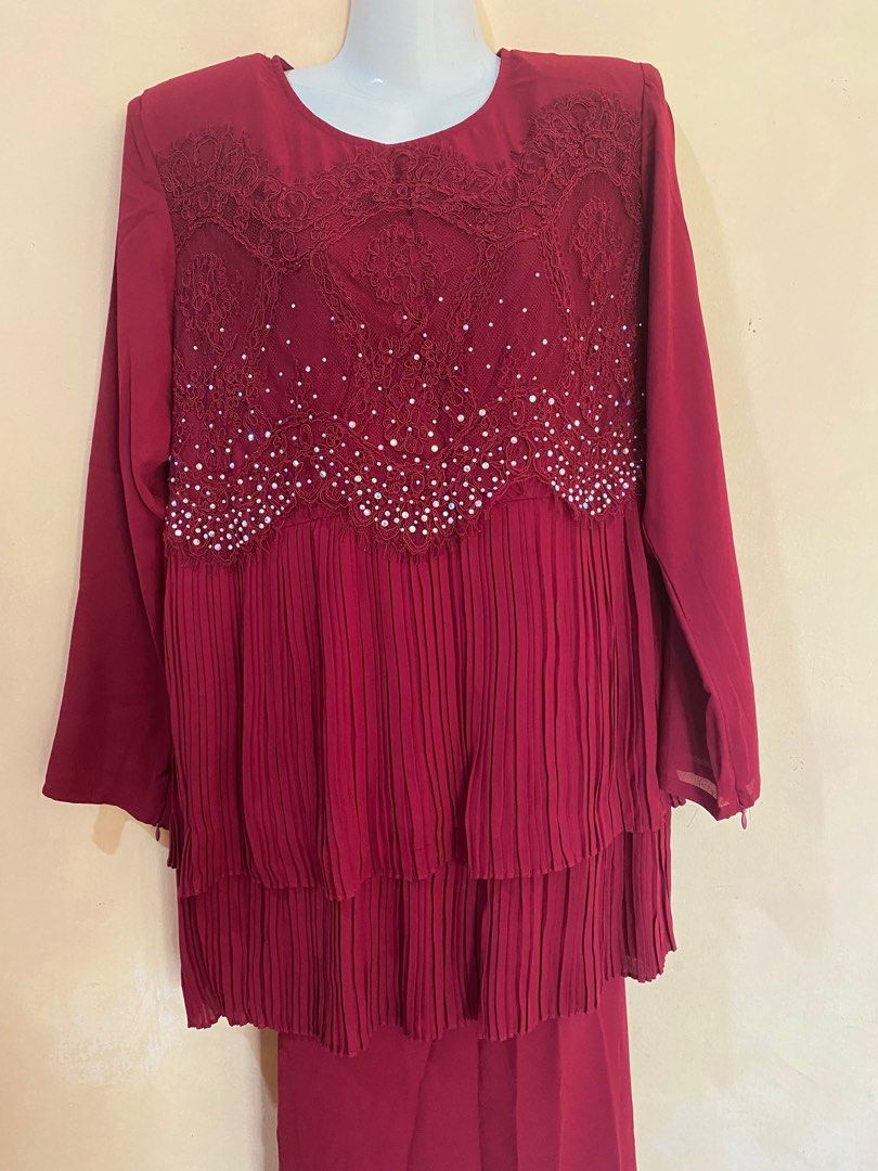 CARYAZARA KURUNG (Category: Baju Kurung & sets) located in Dungun. Submitted by ira_rahim (Listing ID 1216707086, Image 2). Description: CARYAZARA KURUNG PAKAI SEKALI SAHAJA SAIZ: 44 (Bahu: 16, Dada: 42) PLEATED & FULLY LINING & LACE & BEADS SELL PRICE: RM100.