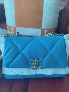 Chanel 19 small