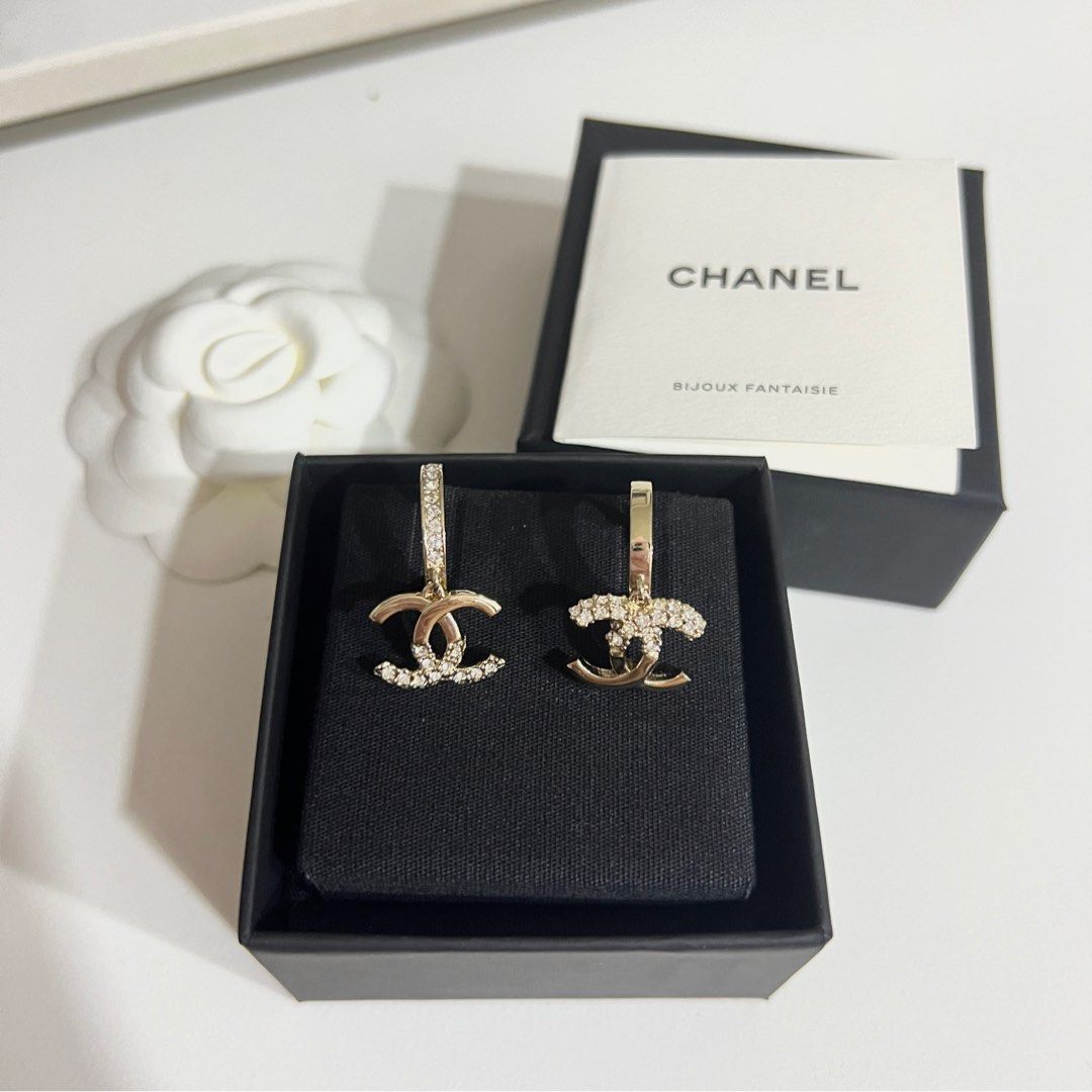 Chanel 22k earrings
